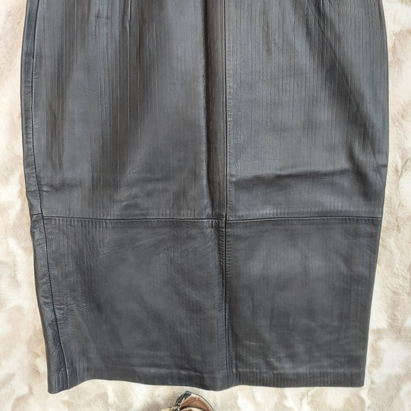 Textured Leather Skirt - Picture 5 of 10